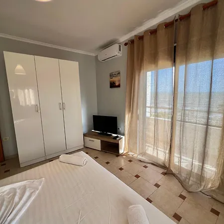 Romantic Couple Sea View 403 Apartment